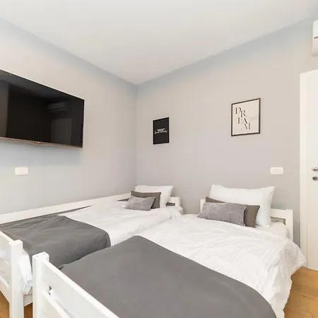 Premium Garden Escape By Belmont Realty Lägenhet *