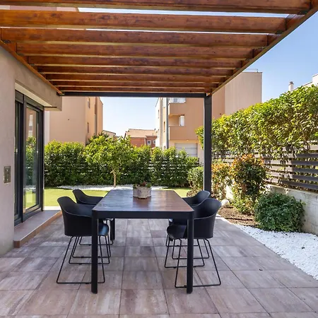 Premium Garden Escape By Belmont Realty Lägenhet *