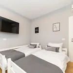 Premium Garden Escape By Belmont Realty 아파트 *