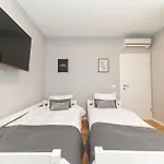 아파트 Premium Garden Escape By Belmont Realty *