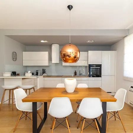 Premium Garden Escape By Belmont Realty 아파트 자다르