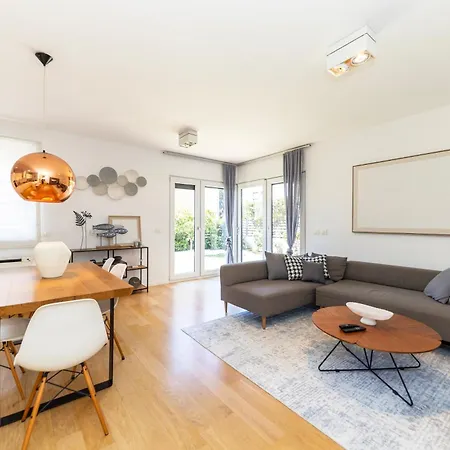 Premium Garden Escape By Belmont Realty *