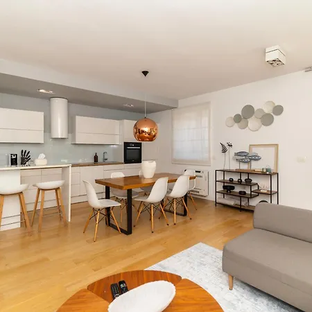 Premium Garden Escape By Belmont Realty * 자다르