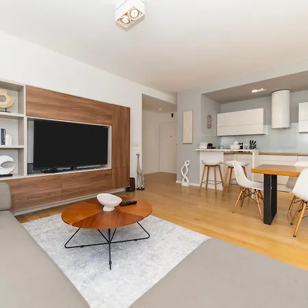 아파트 Premium Garden Escape By Belmont Realty *