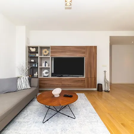 Premium Garden Escape By Belmont Realty * 자다르