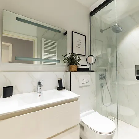 Premium Garden Escape By Belmont Realty Appartamento Zara